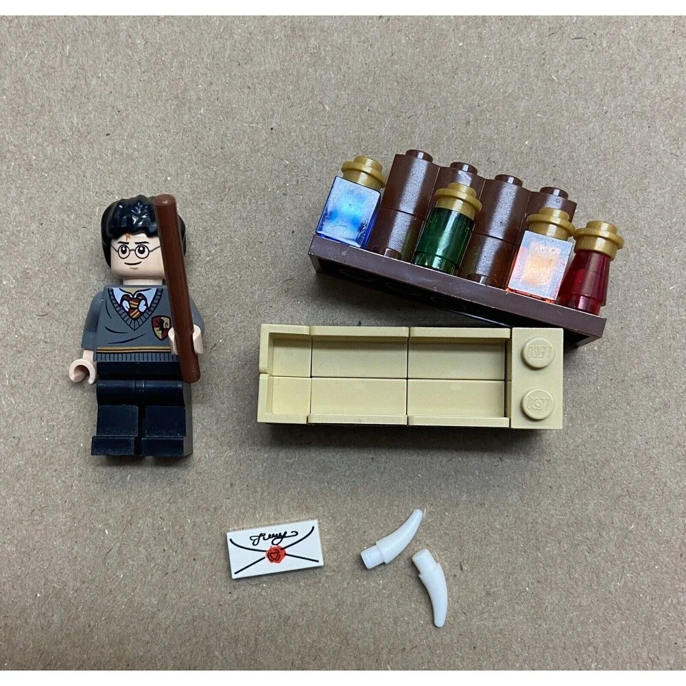 Lego Young Harry Potter boy Hogwarts school Short Minifigure With Wand Acessorie